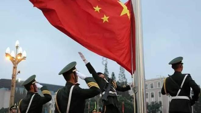 救援摄影师男孩
