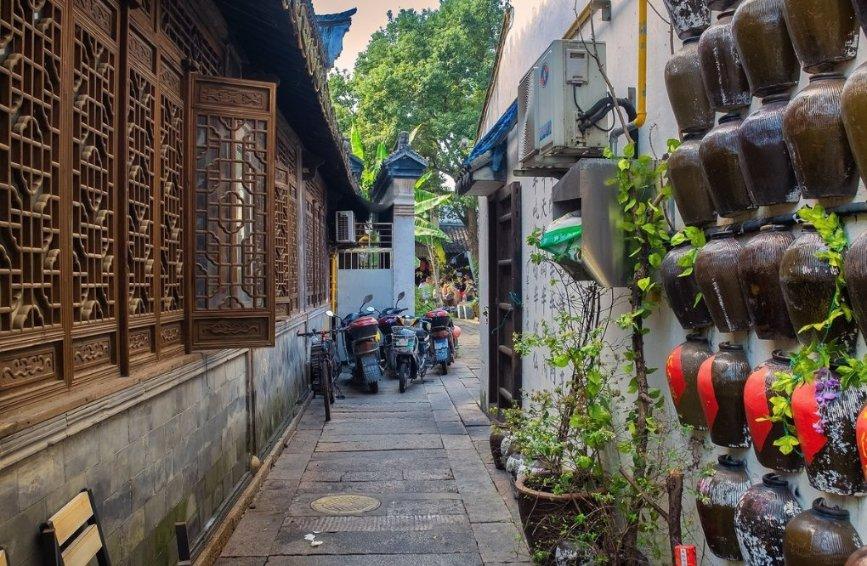 夏季的时尚女孩
